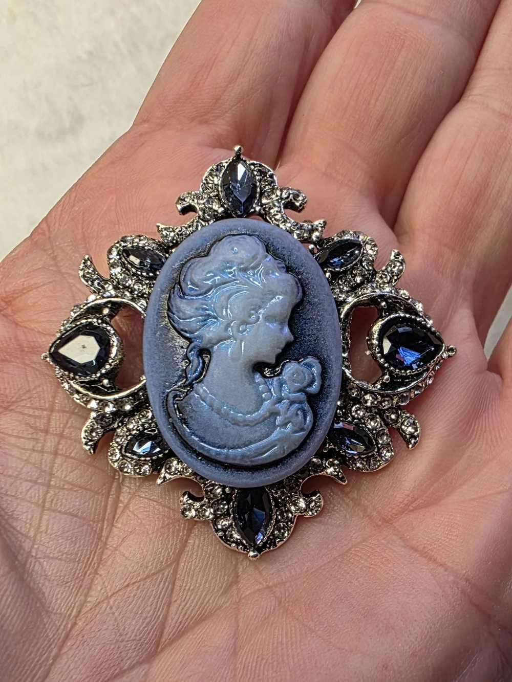 Vintage-Inspired Blue Cameo Brooch with Dark Blue Accents